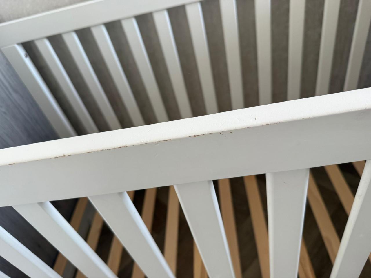 Babybed plus commode plus sierplankje