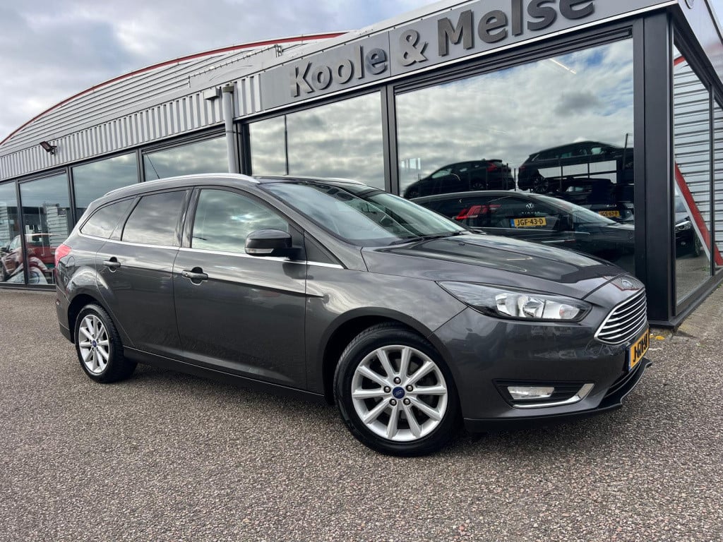 Ford Focus 1.0 ecoboost 125pk titanium , trekhaak , prijs incl nieuwe distr