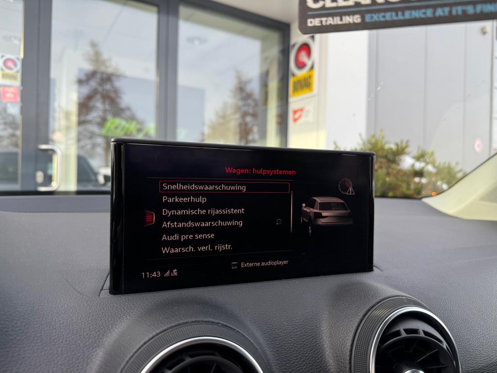 Audi Q2 1.5 tfsi *s edition . virtual * camera * black pack