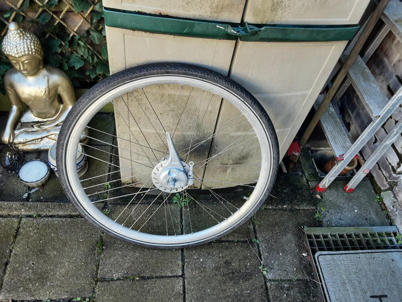 28 inch shimano voorwiel, naafdynamo, rollerbrake rem