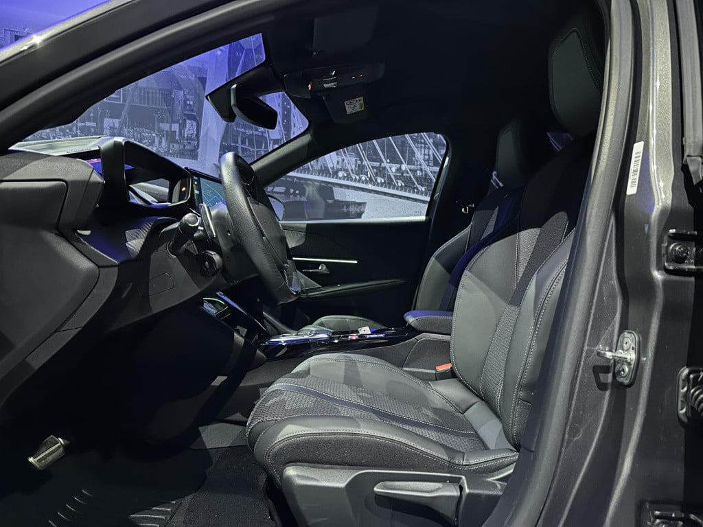 Peugeot 208 136 e-dcs6 gt *automaat*navi*appconnect*camera*