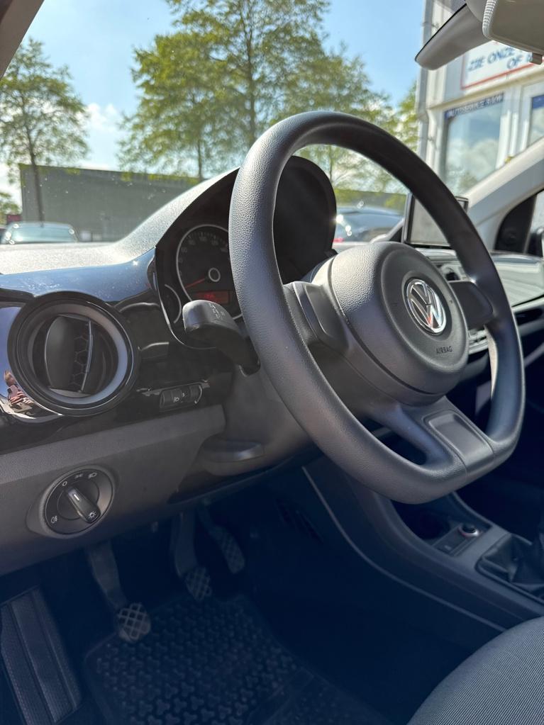 Volkswagen UP! 1.0 move up!