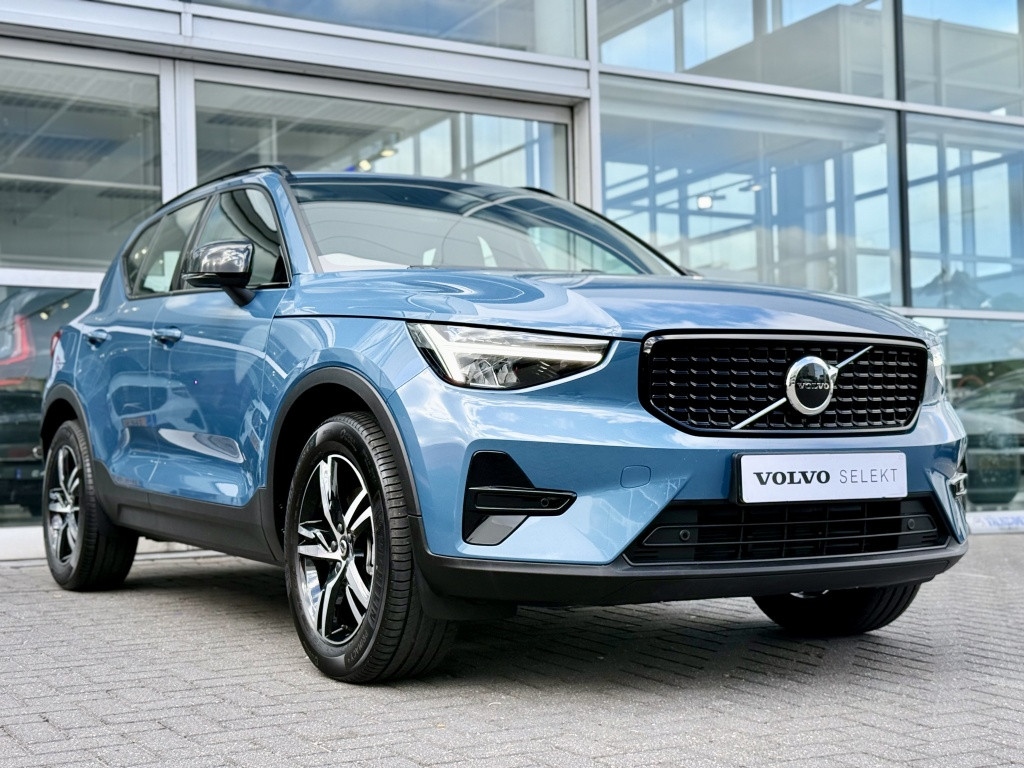 Volvo XC40 b4 197pk plus dark |adap.cruise| trekhaak | camera| elektrische