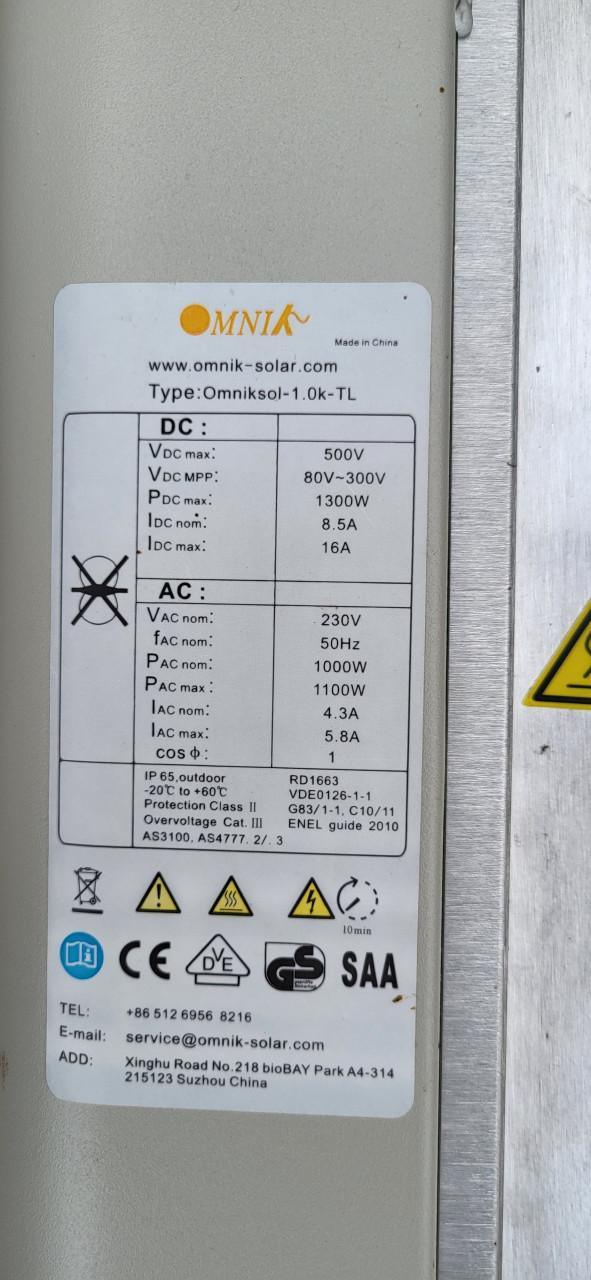 Omnik omvormer + 2 panelen en bevestiging