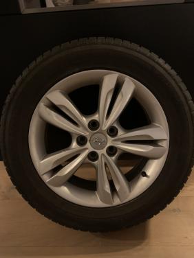 Gereserveerd 4 Hyundai velgen (en winterbanden 215/60 R17)