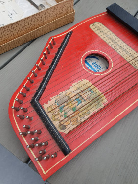 Prachtige jaren 70 Vintage Jubel Tone-citer, Duitse citer DDR, in doos....