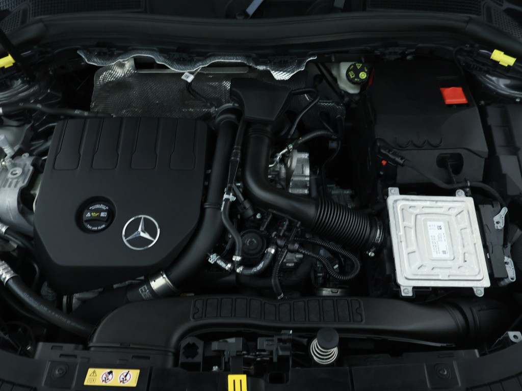 Mercedes-Benz Gla-klasse 180 business solution amg | sfeerverlichting | pan