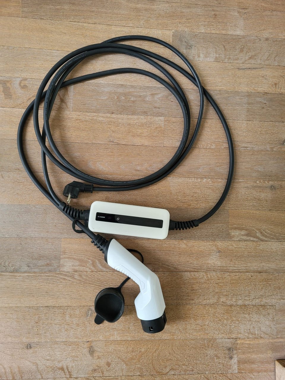 Besen Mobiele Lader Wit met LCD Type 2 naar Schuko