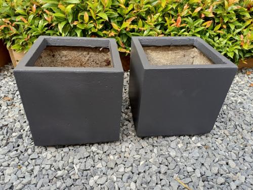 Mooie bloembakken mogen verhuizen wegens verandering tuin