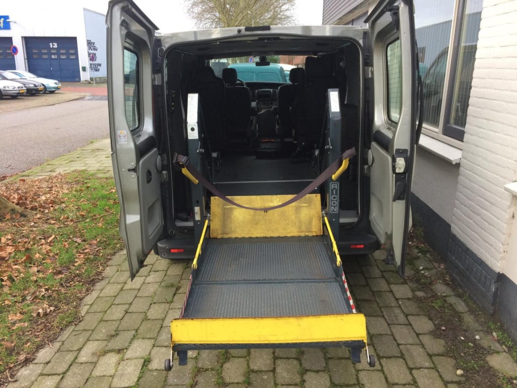 Renault Trafic 2.5 dci t29 l2h1 dc incl rolstoel lift