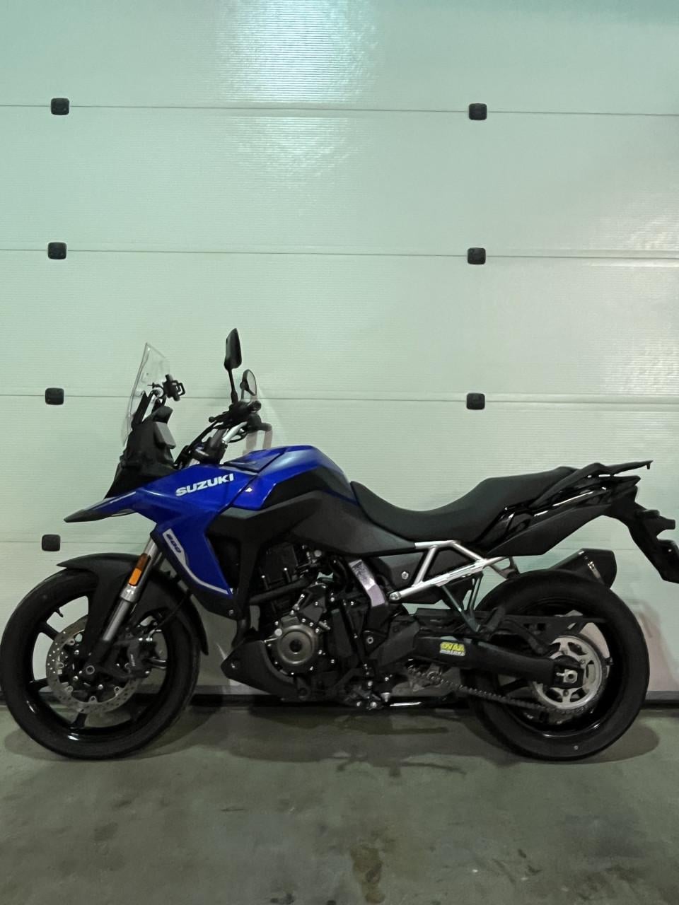 Suzuki v Strom 800 2024