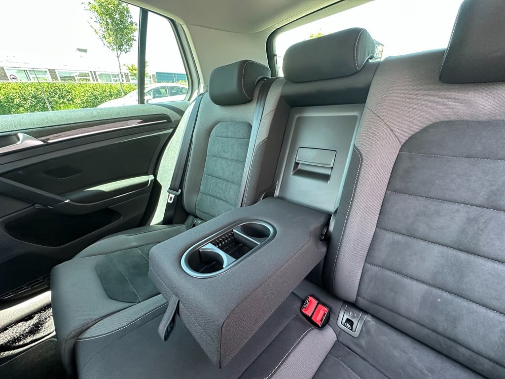 Volkswagen Golf 1.5 tsi highline business r dsg 18'' velgen led pdc