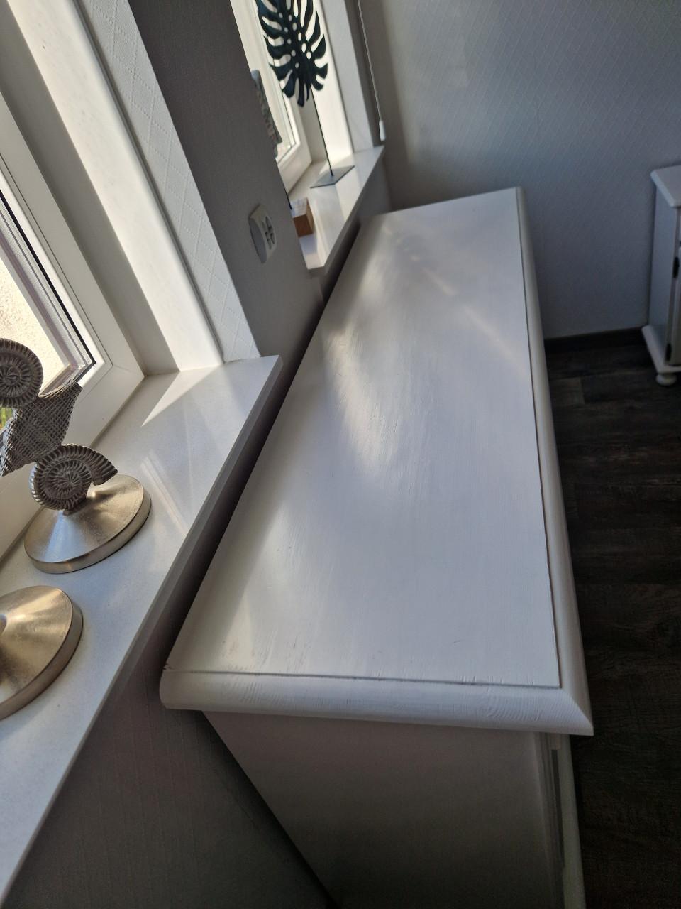 Wit grenen dressoir