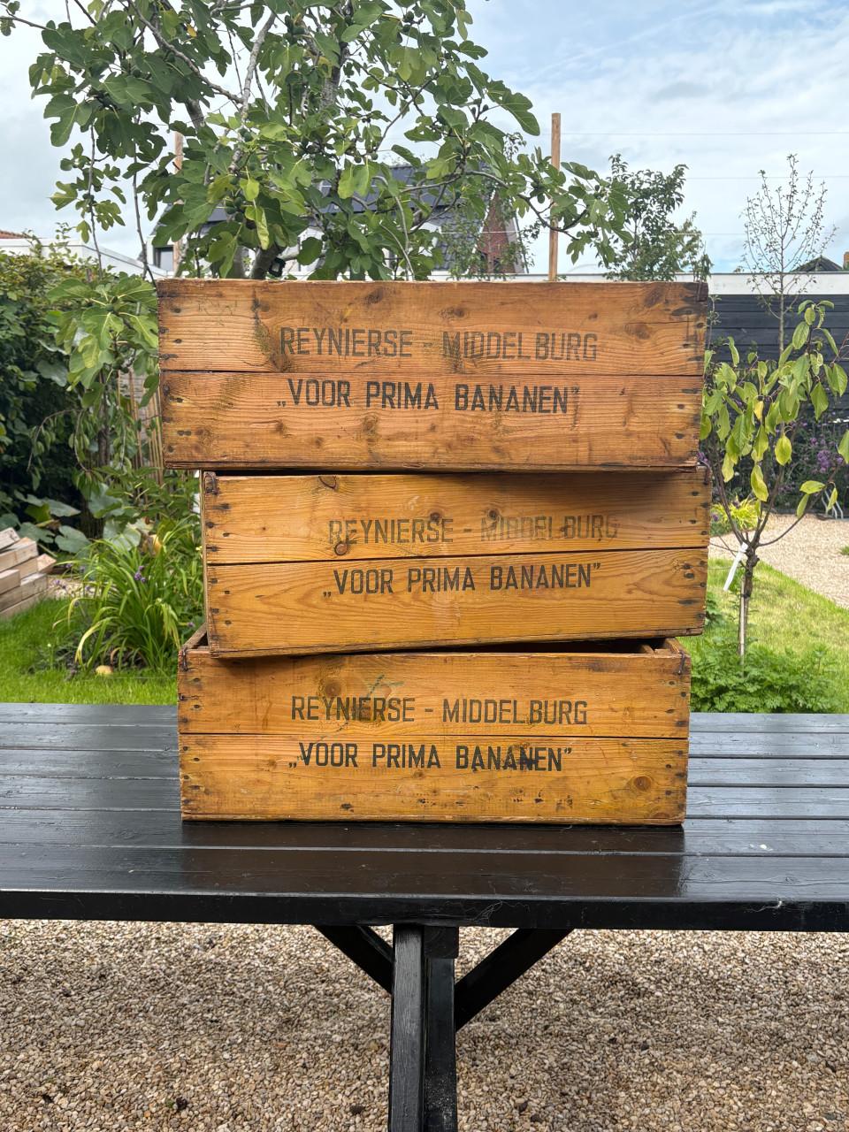 Prachtige bananen kisten met Middelburg erop