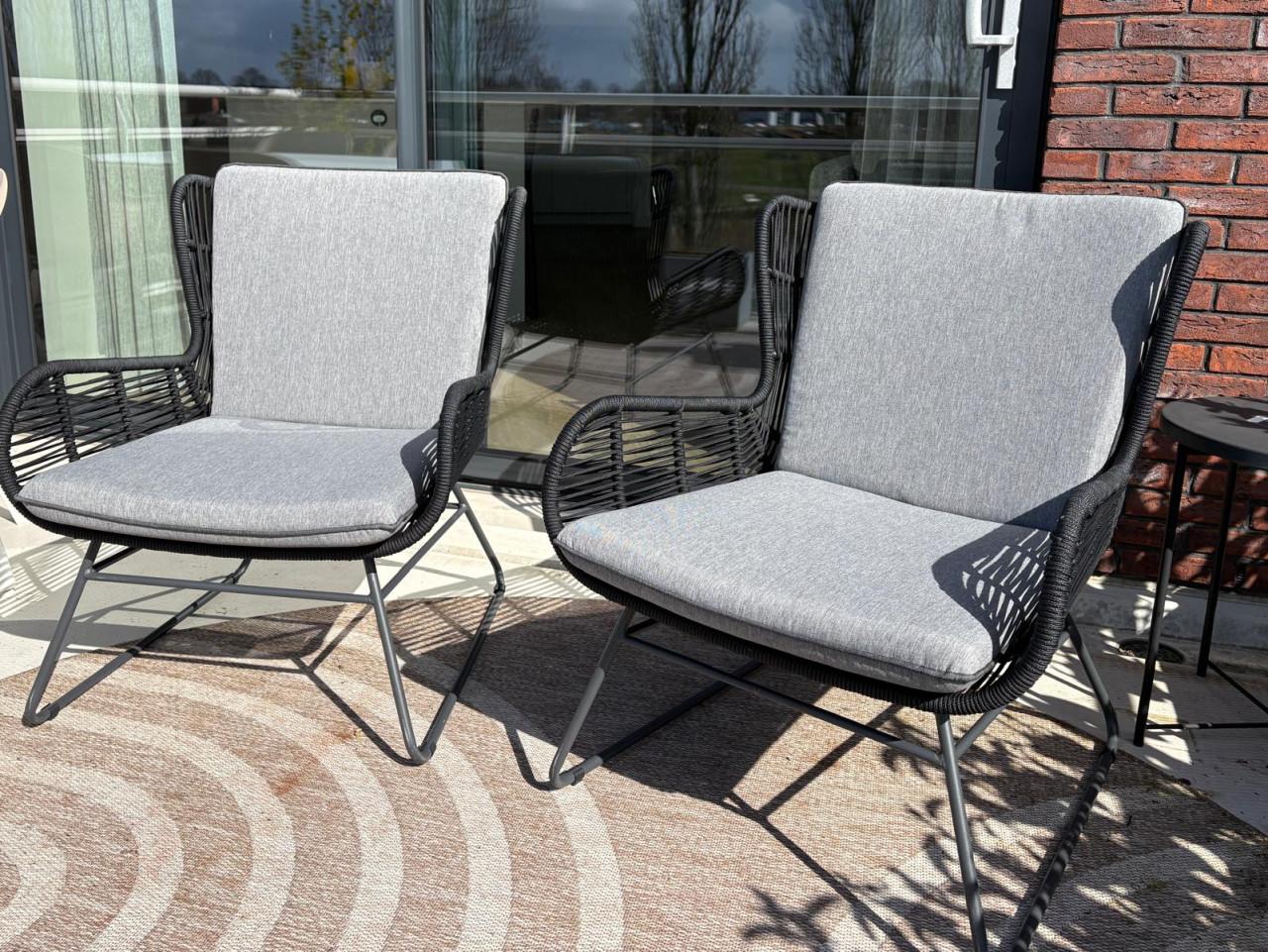 2 tuin loungestoelen