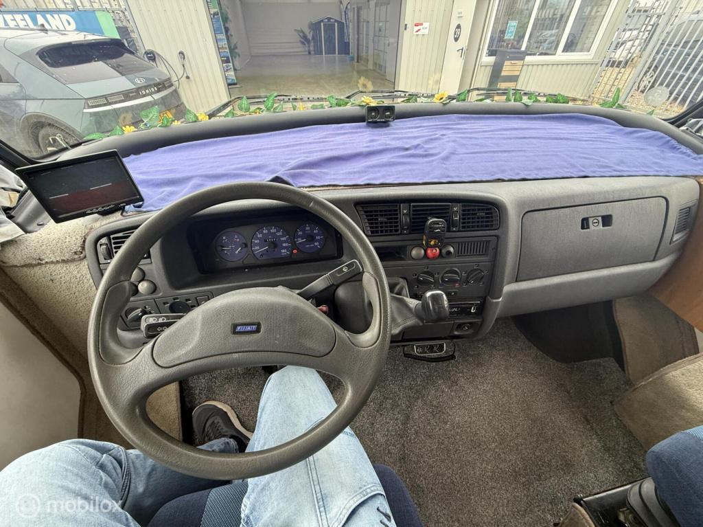 Hymer Onbekend b574 – ruime integraalcamper met vast bed én riant hefbed