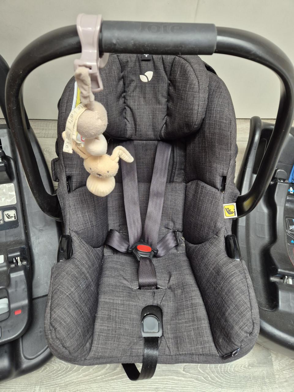 Baby maxi cosi (auto)stoel van Joie + 2 bases voor in de auto('s)