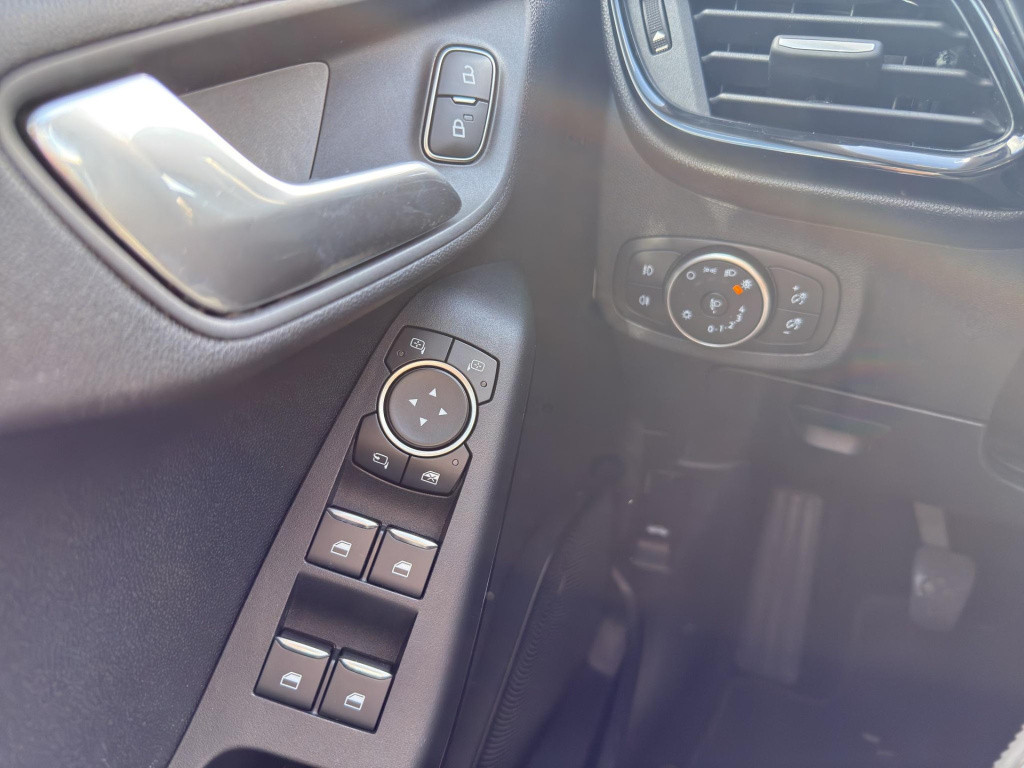 Ford Fiesta 1.1 trend 5drs airco | 75pk |stuur en stoelverwarming | apple /