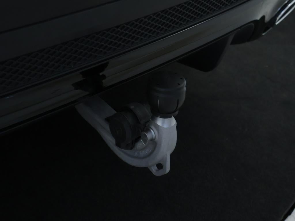 Mercedes-Benz Glb 200 amg line | panoramadak | trekhaak | cruise control | 