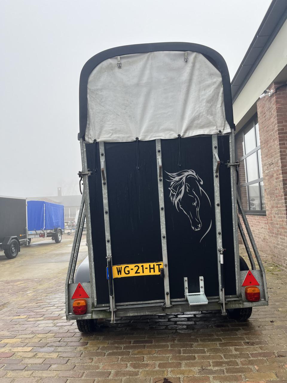 Vijfsterren 1300 paardentrailer 1,5 paards opknapper