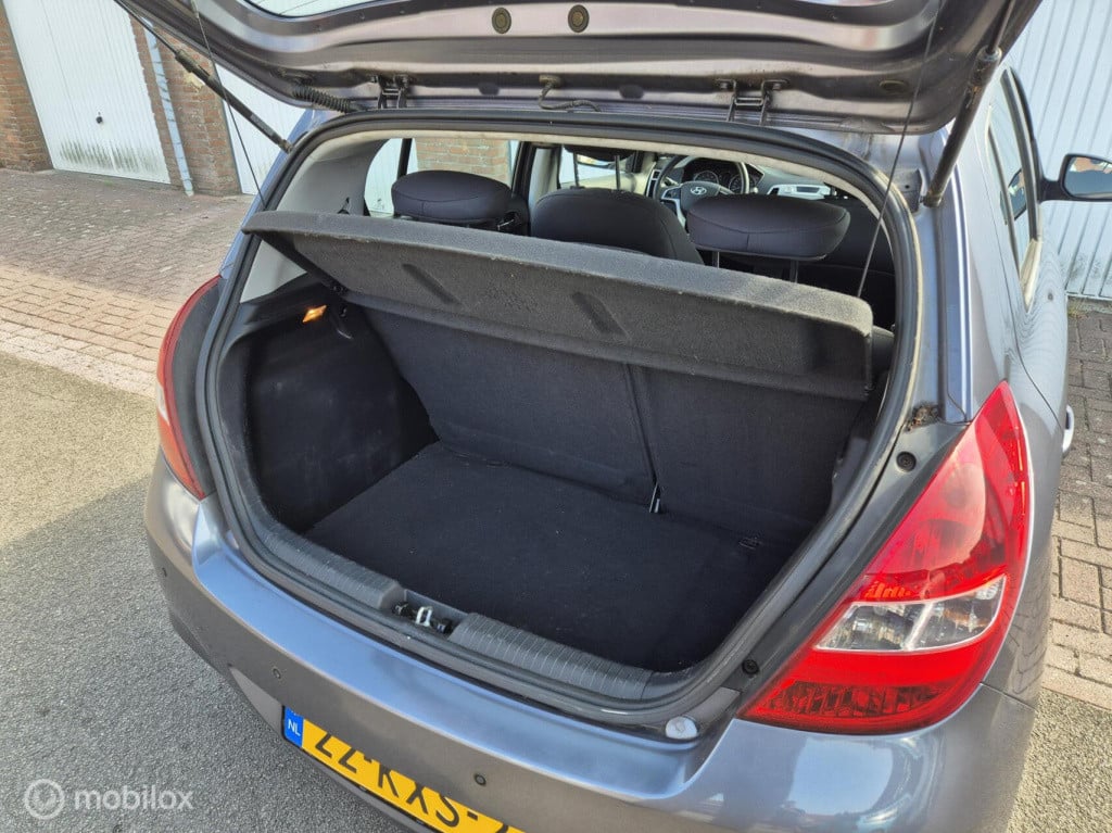 Hyundai I 20 1.2i dynamicversion / 5-deurs / dealeronderhouden/ airco / par
