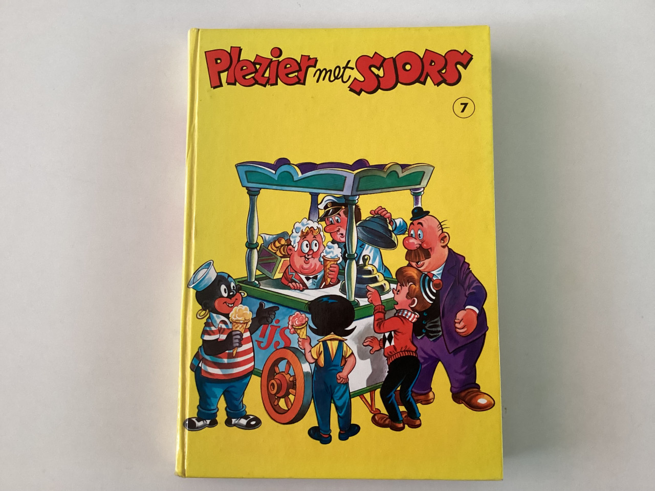 Verschillende boeken met harde kaft: Plezier met Sjors.