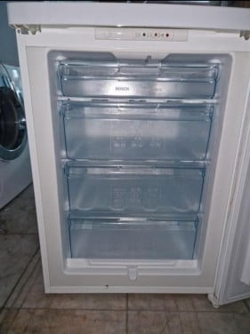 Bosch 4 laden vrieskast 85x60 cm. Inhoud Vriezer 120 liter energieklasse A+