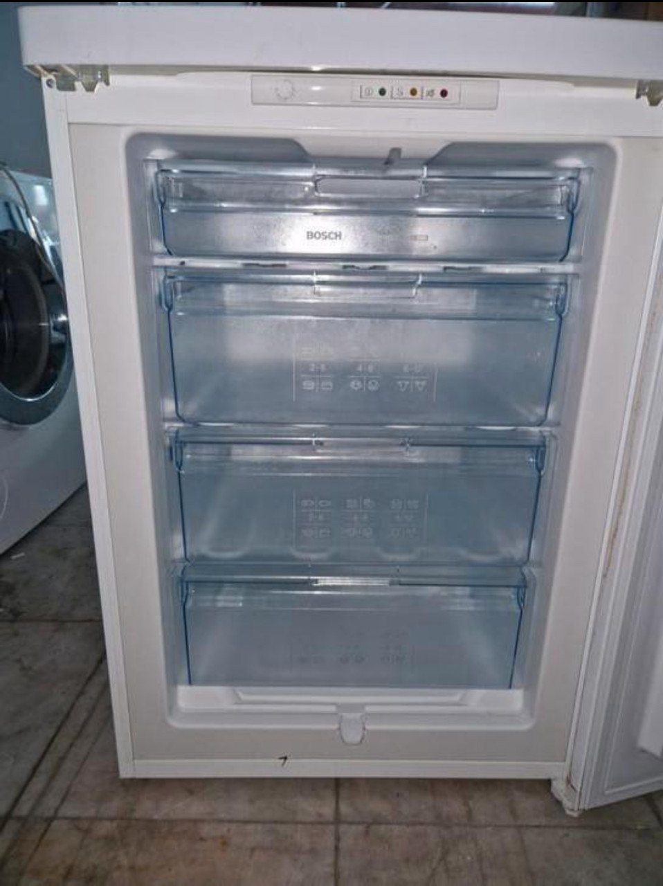 Bosch 4 laden vrieskast 85x60 cm. Inhoud Vriezer 120 liter energieklasse A+