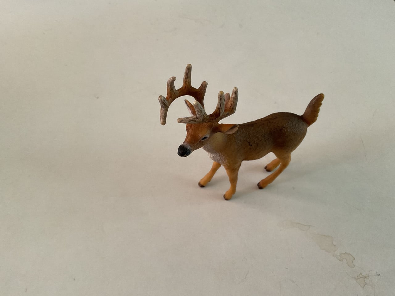 Olifanten, leeuw, hert, ijsbeer, eland, koe en zwijn.   Merk: Schleich/Bull
