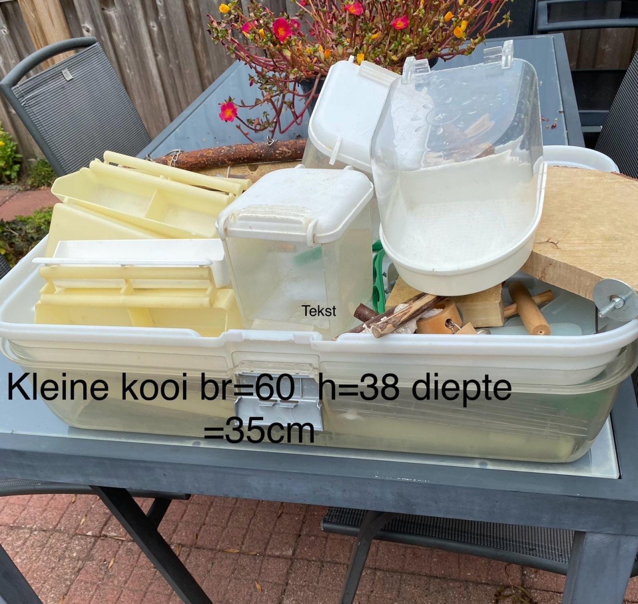 Grote volgelkooi 150h 60x60b met accessoires