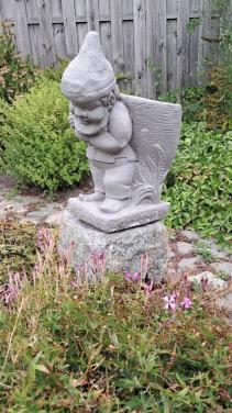 Beeld kabouter bloembak