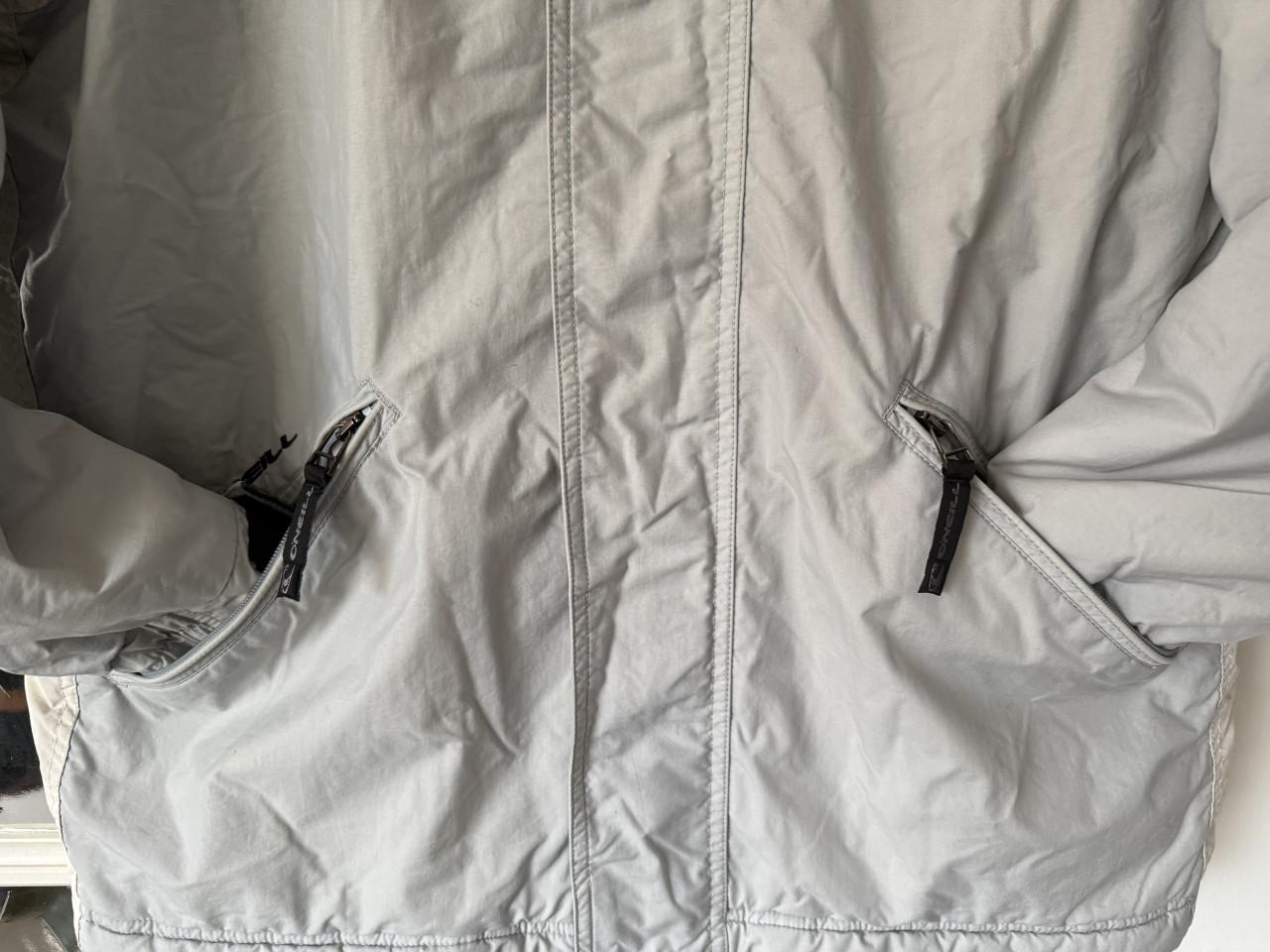 Zeer goede O’Neill jas. Valt als L/XL. Geheel gevoerd. Hier overcompleet.