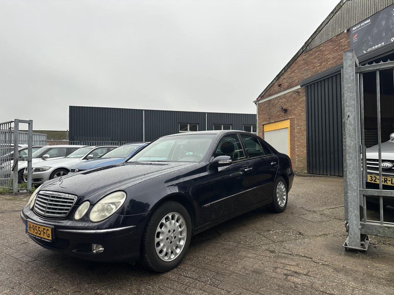Mercedes E200 compressor Airco, Cruise, trekhaak, handgeschakeld