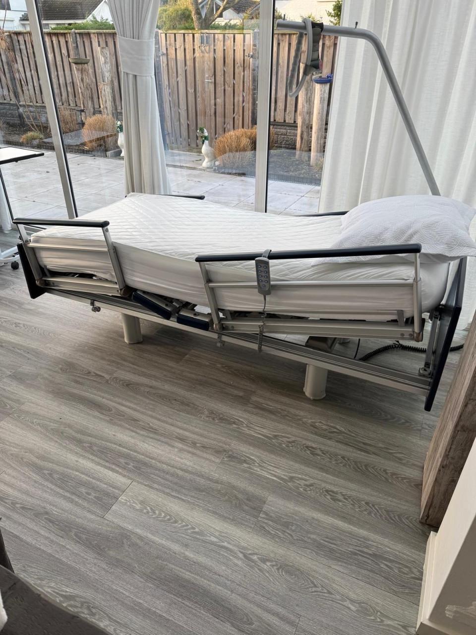 Hoog-laag bed van groot formaat(90x220) van nog geen half jaar oud,