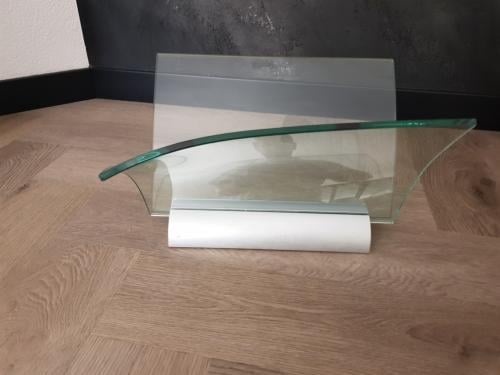 Eigentijdse krantenbak