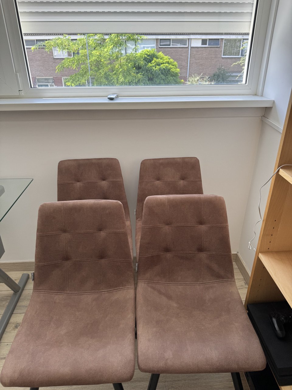 Eetkamer stoelen.