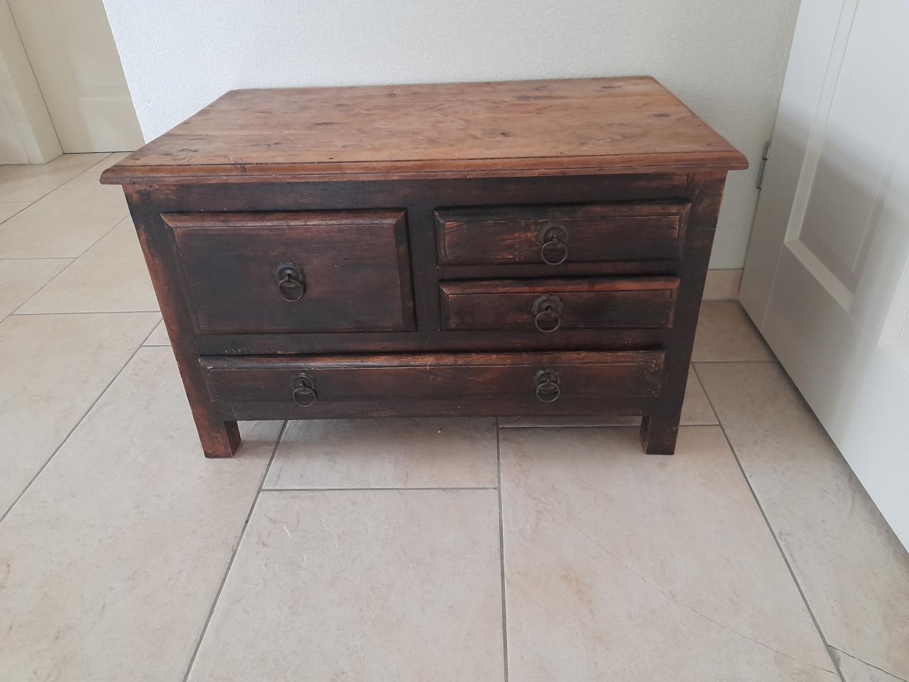 Antiek kastje  72 x 45 x 44H ( in goede staat )