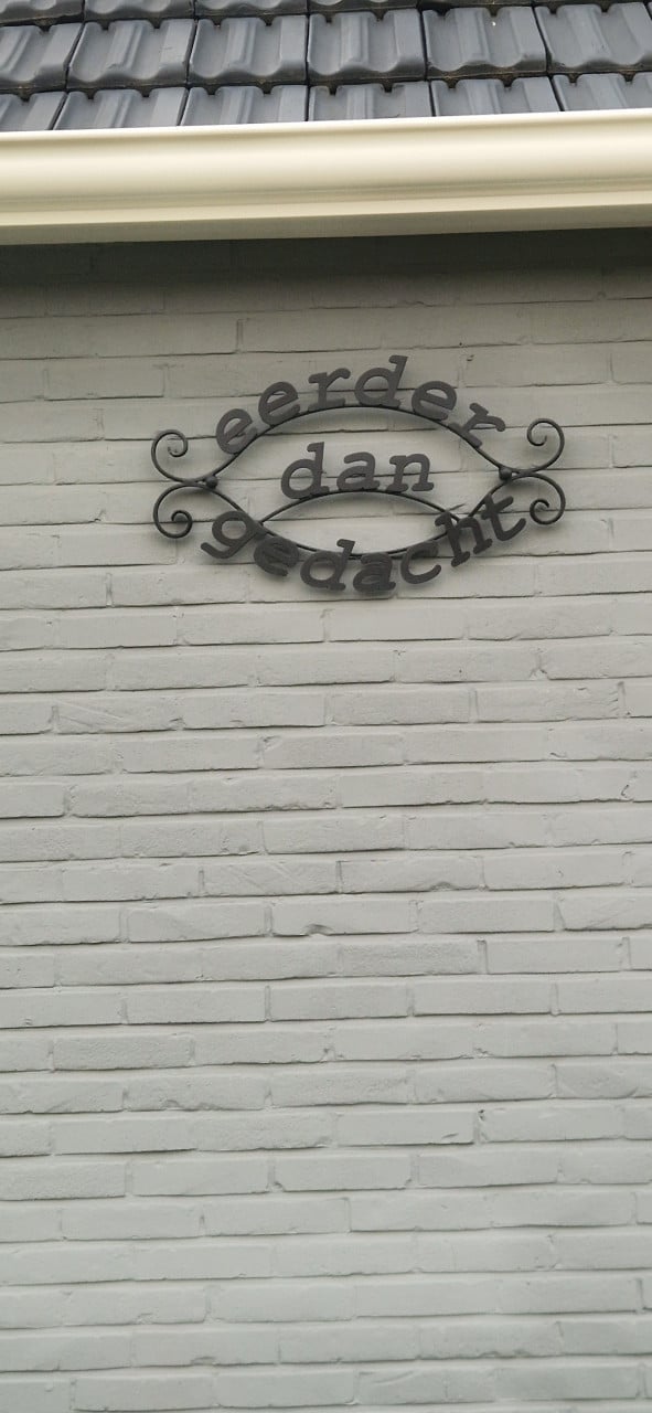 Gevelspreuk "Eerder dan gedacht"
