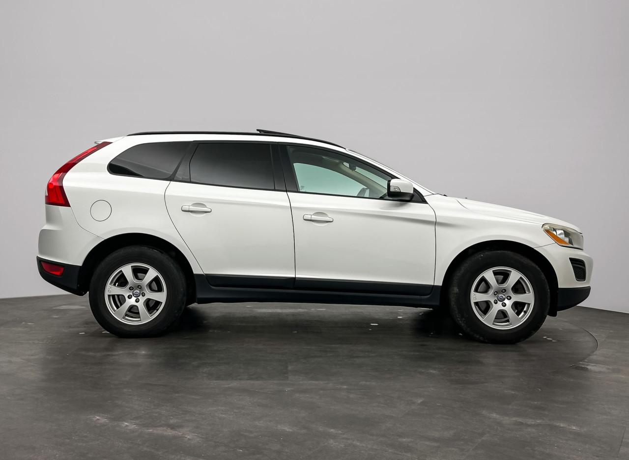 Volvo XC60 - 2.0 D3 FWD Kinetic | Camera | Leder | Navi | Trekhaak