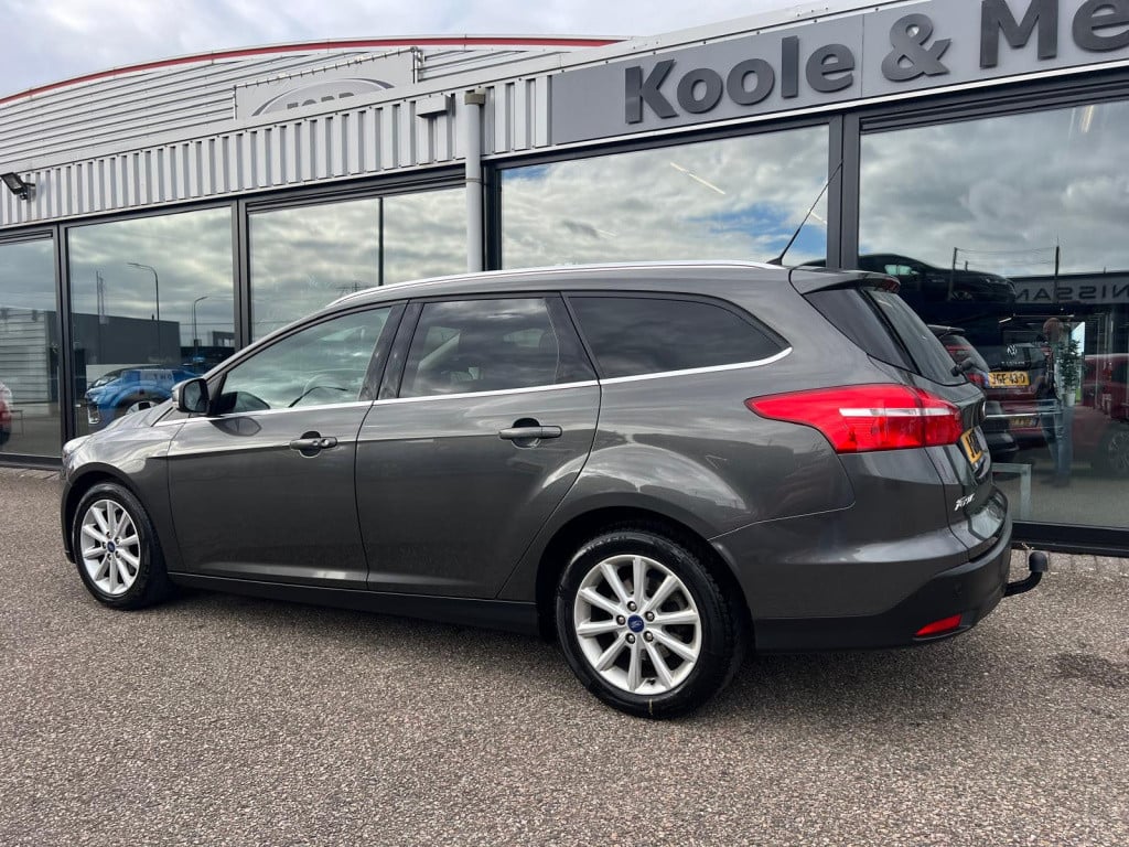 Ford Focus 1.0 ecoboost 125pk titanium , trekhaak , prijs incl nieuwe distr