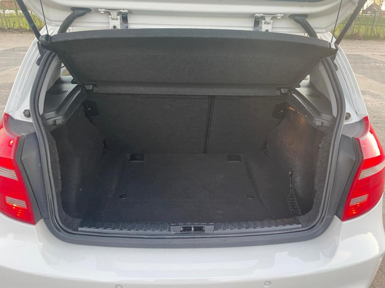 BMW 118i Executive 143 PK nieuwe all season banden – APK tot 01-2027