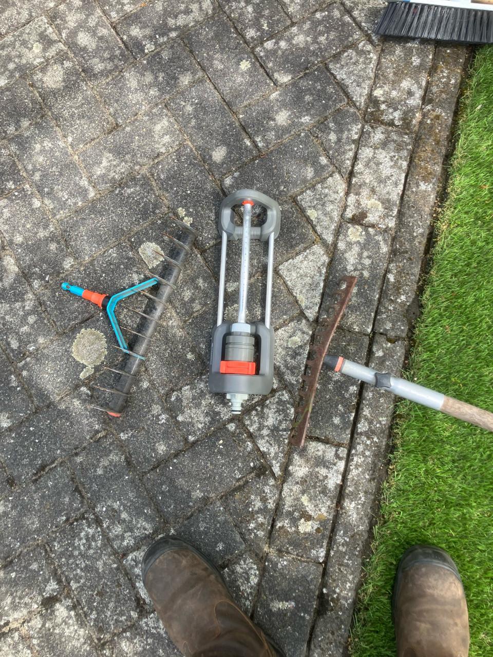 Gardena verticuteer, hark en tuin sproeier