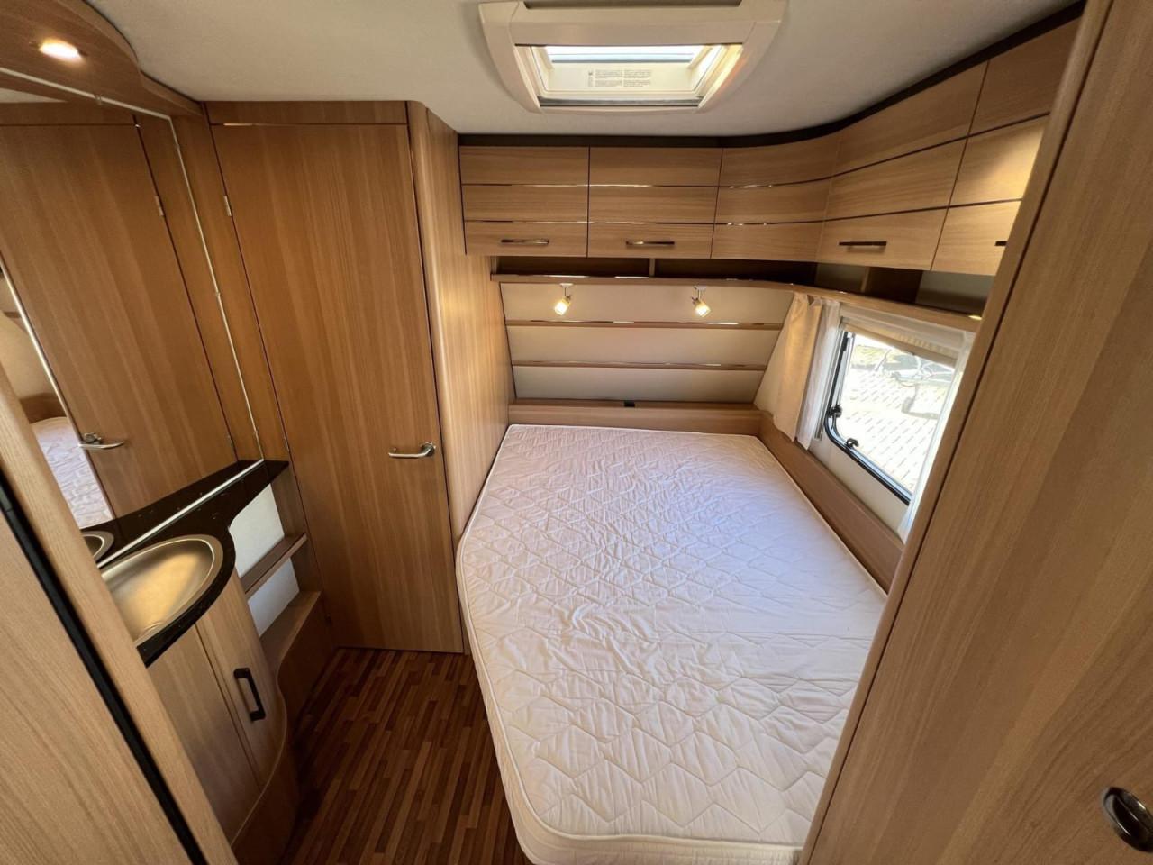 LMC Style 460D caravan, zeer compleet met mover, airco, voortent en luifel