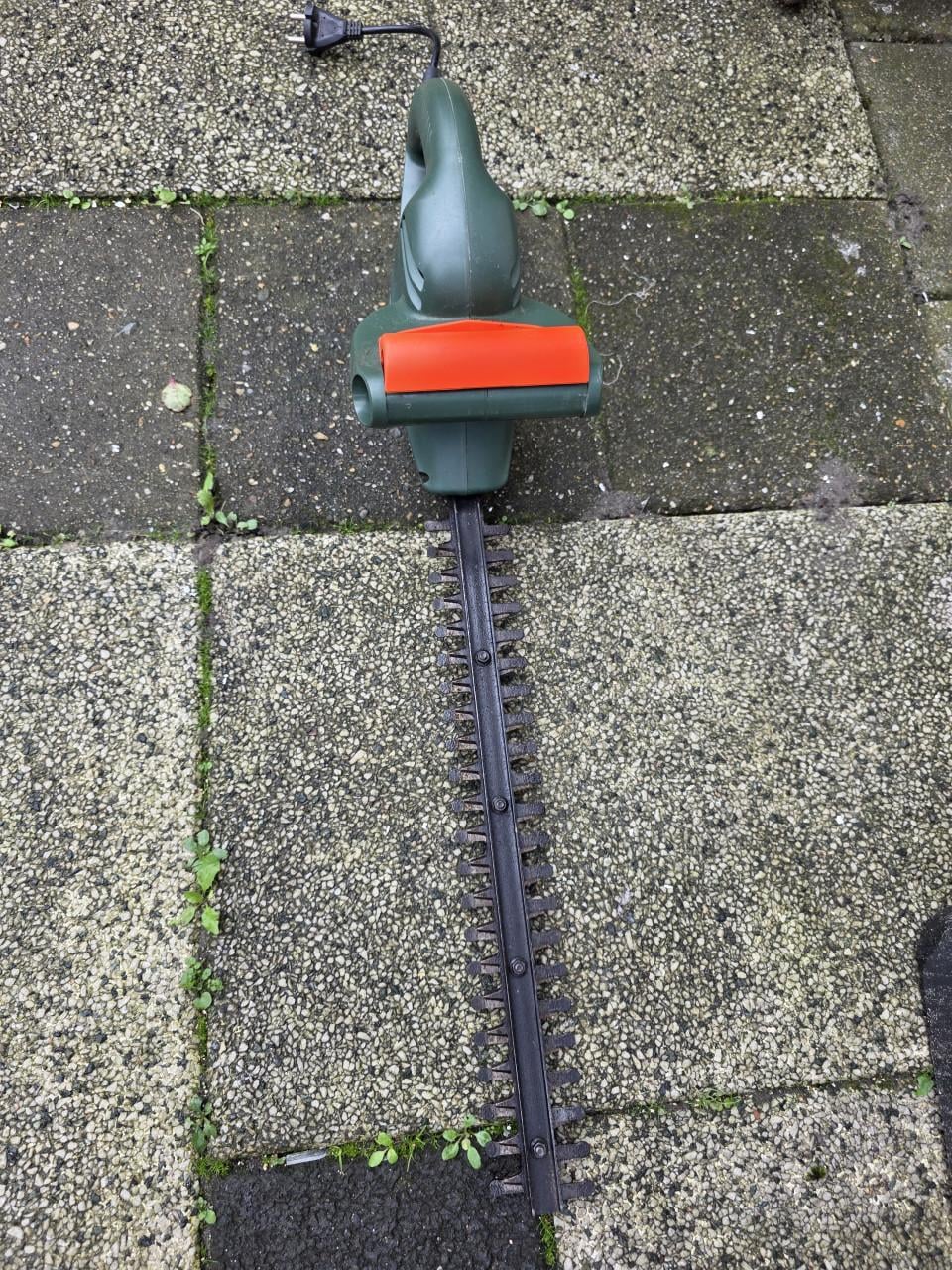 Heggenschaar merk BLACK-DECKER -220V-380W-1900/min