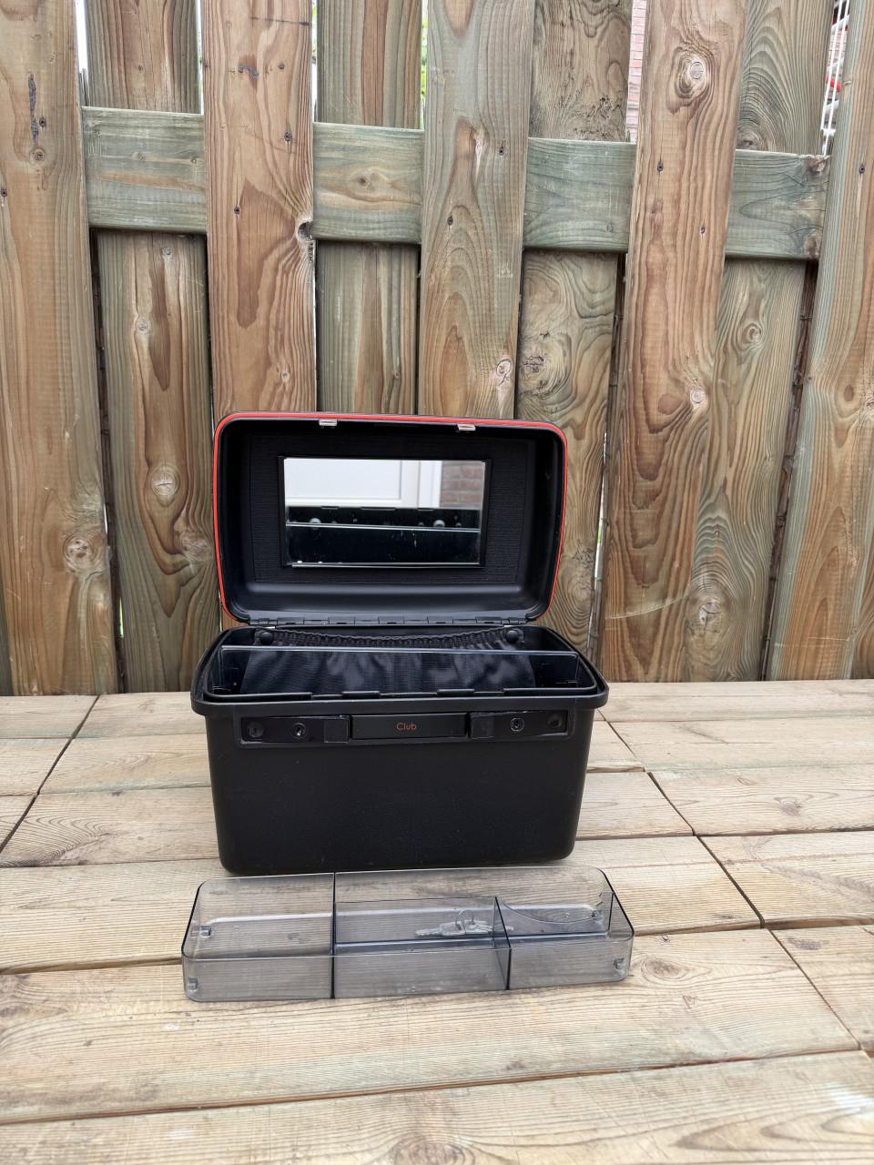 Delsey Club hardcase beautycase zwart met spiegel en slot