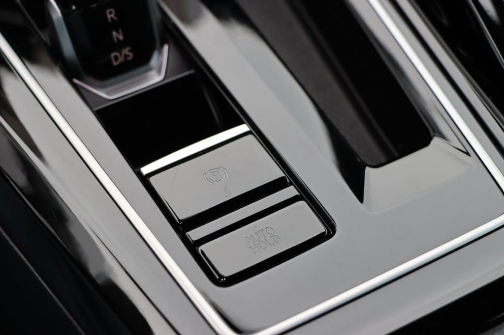 Volkswagen Golf 1.5 etsi r-line | 130pk | dsg7