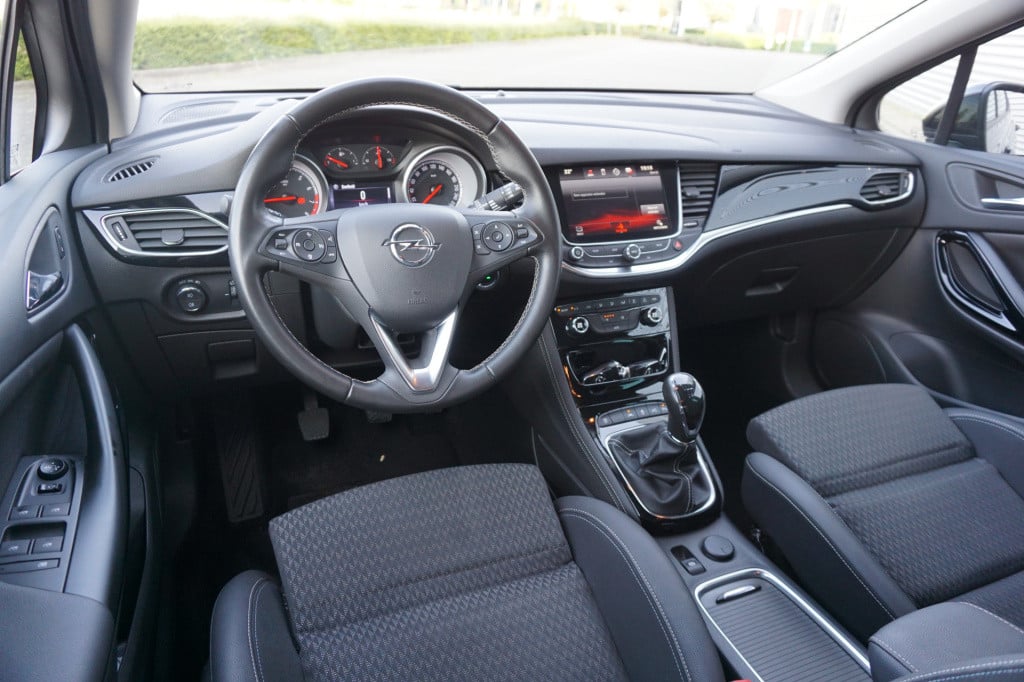 Opel Astra 1.4 innovation climate / navi / camera / parkeers. / cruise / na