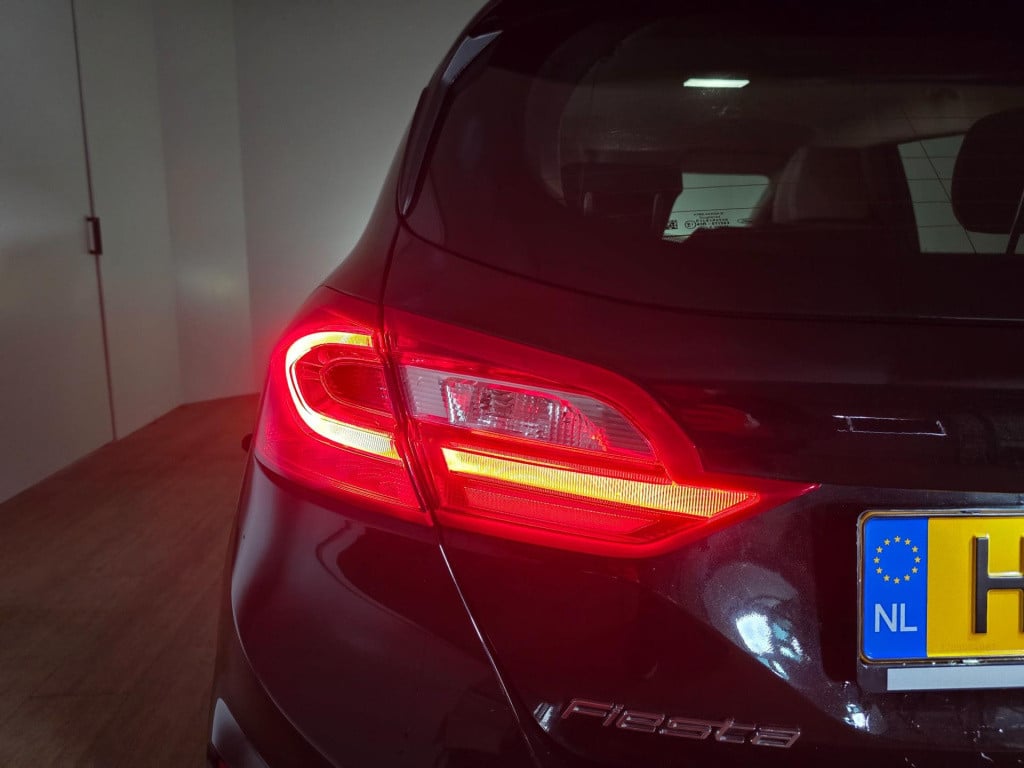 Ford Fiesta occasion 1.0 ecoboost titanium (luxe uitvoering) met carplay en