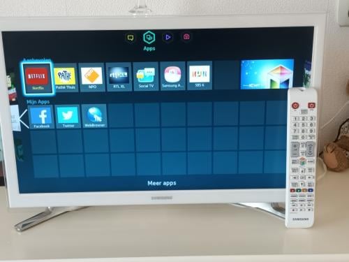 Samsung 22 inch ( 56 cm ) Full HD LED SMART TV, type UE22F5410AW, als nieuw