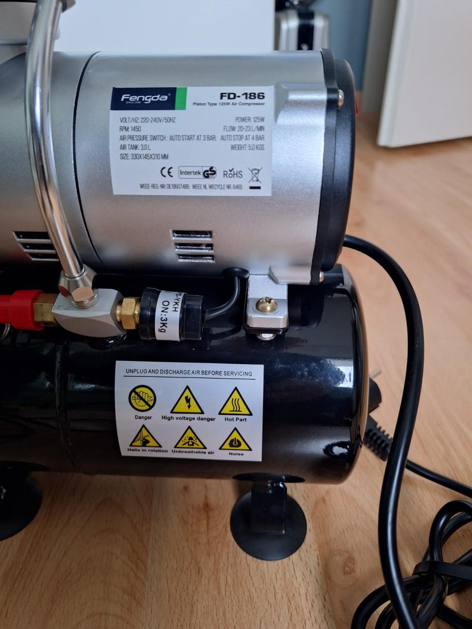 Te Koop: Airbrush compressor Fengda FD-186